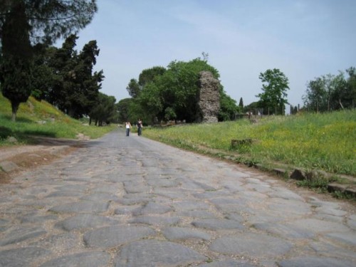 Sull'Appia antica, camminando sui passi di Paolo verso Roma