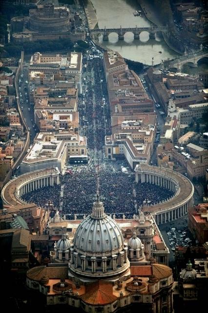  8 APRILE 2005 - I funerali di Giovanni Paolo II dans immagini varie