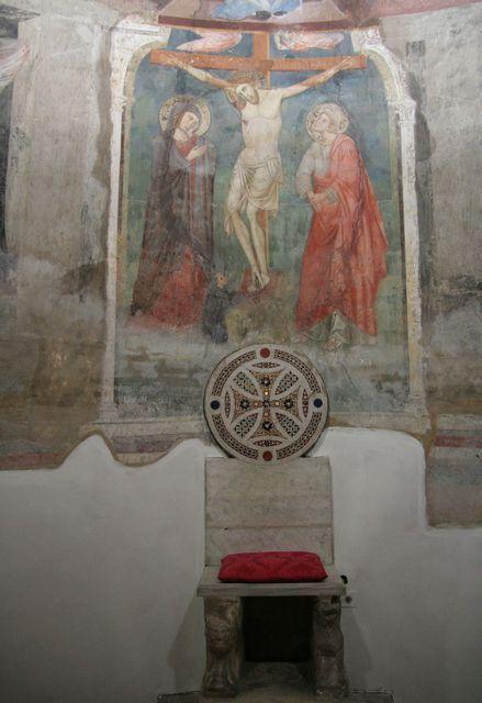 San Saba all'Aventino: cattedra e crocifissione del XIV secolo
