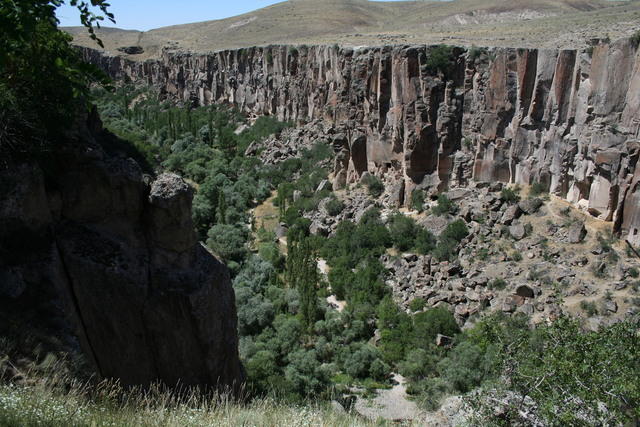 Valle di Ihlara (Ihlara vadisi o valle di Peristrema) percorsa dal Melendiz Suyu