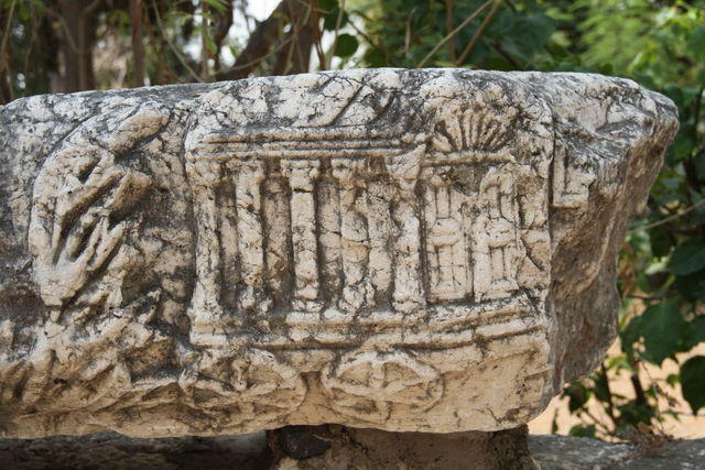 Cafarnao: l'Arca dell'alleanza (frammento appartenente alla sinagoga)