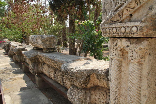 Cafarnao: frammenti appartenenti alla sinagoga)
