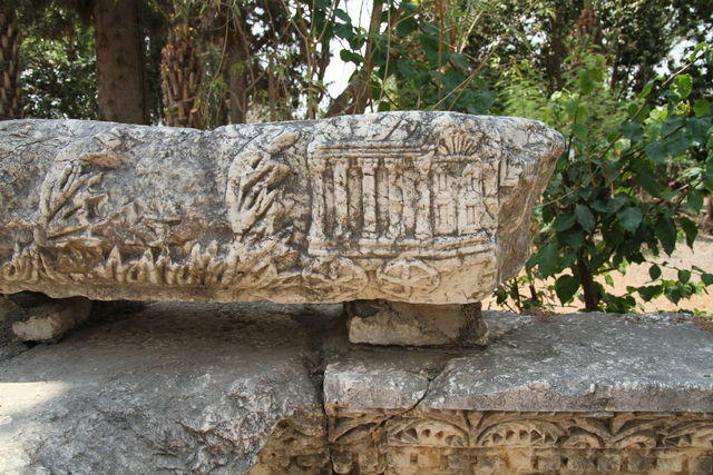 Cafarnao: l'Arca dell'alleanza (frammento appartenente alla sinagoga)