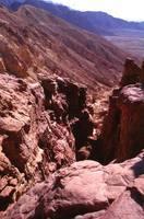 Si sale nuovamente fra le montagne di Eilat, meditando sulla sfiducia del popolo che porta ai 40 anni nel deserto