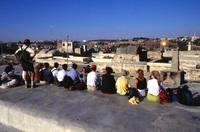 Sui tetti di Gerusalemme, al di sopra del Suq, nei pressi del quartiere dei sacerdoti in epoca erodiana