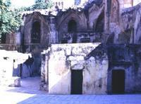 Il tetto del Santo Sepolcro, con l'antica navata distrutta e le celle dei monaci abissini