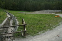 Ollomont: il luogo dove era il "campo" 1978; la foto dell'estate 2011 mostra il ruscello trasformato in canale ed i lavori di sbancamento