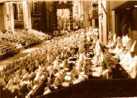 Foto di una sessione del Concilio Vaticano II svoltosi all'interno della basilca di San Pietro (1962-1965)