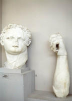 Museo archeologico di Efeso: frammenti della statua di Domiziano o più probabilmente di Tito