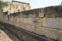 Cafarnao: sotto la sinagoga "bianca", le fondazioni della sinagoga del tempo di Gesù