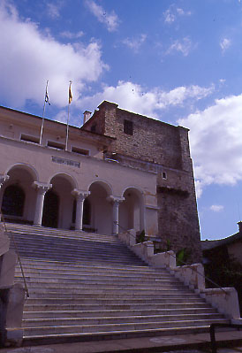 Il palazzo della Sacra Comunità a Kariès