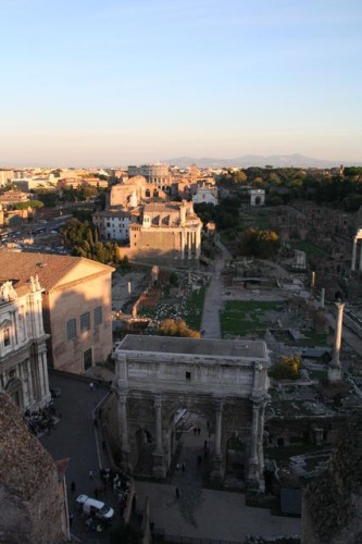 La Via Sacra fino all'Arco di Settimio Severo