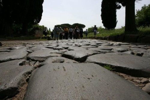 Sull'Appia antica, camminando sui passi di Paolo verso Roma