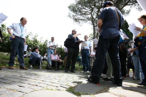 Presso la Tomba detta del Frontespizio (I sec. a.C.), leggendo le lettere pastorali a Timoteo e Tito