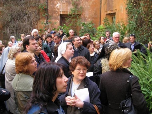 Nell'antico quadriportico della chiesa