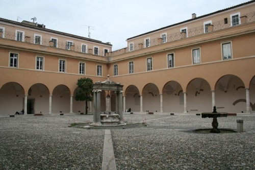 Chiostro di S.Pietro in Vincoli del primo '500, attribuito dalla tradzione a Giuliano da Sangallo