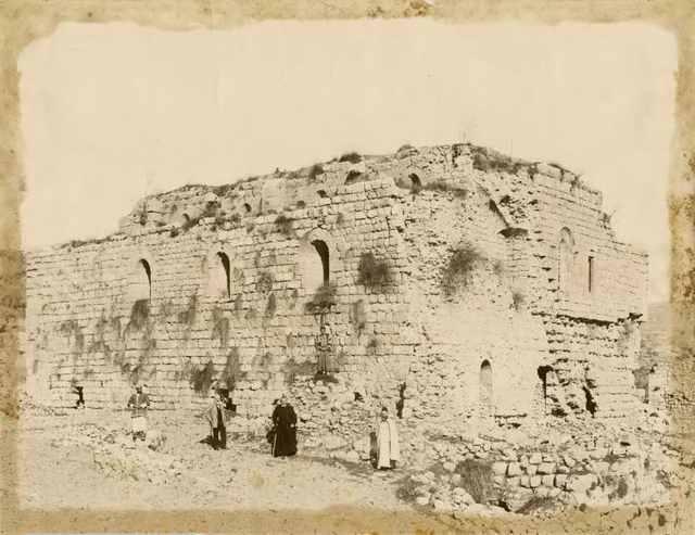 jpg 2. Ruine Nord 2 Visiteurs 2