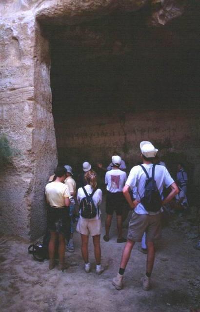 Cisterna d'acqua, scavata nella roccia, vicino Avdat. Leggiamo il racconto di Giuseppe che viene abbandonato nel pozzo dai suoi