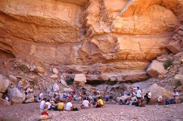 Montagne di Eilat, alla sorgente di Ein Netafim, leggendo l'Esodo