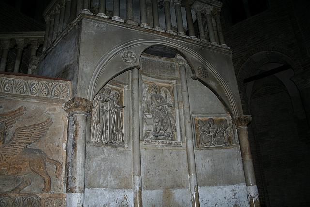 Santo Stefano, il Sepolcro con l'angelo che annunzia alle donne la resurrezione