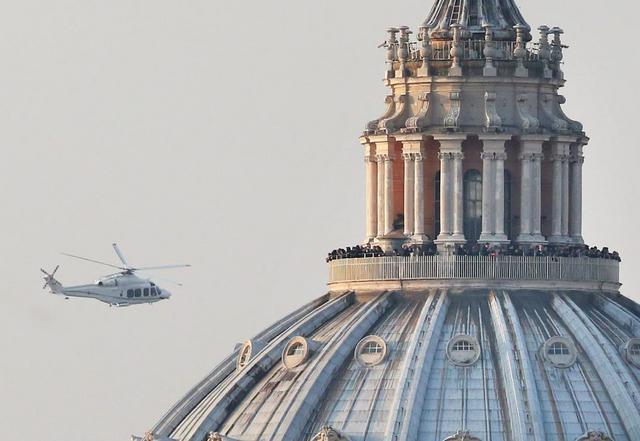 benedetto lascia vaticano 2