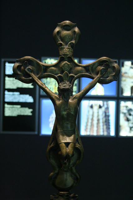 Il crocifisso di Carles Mani i Roig, per la Cappella privata del piano nobile di Casa Battló a Barcellona (1906)