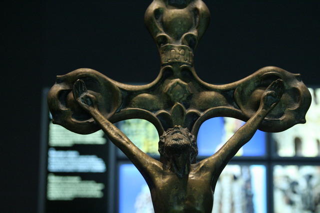 Il crocifisso di Carles Mani i Roig, per la Cappella privata del piano nobile di Casa Battló a Barcellona (1906)