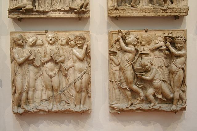 Luca della Robbia: cantoria con il canto del Salmo 150