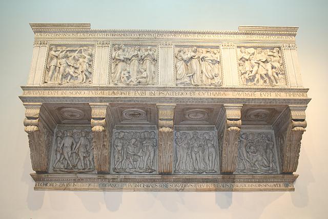 Luca della Robbia: cantoria con il canto del Salmo 150