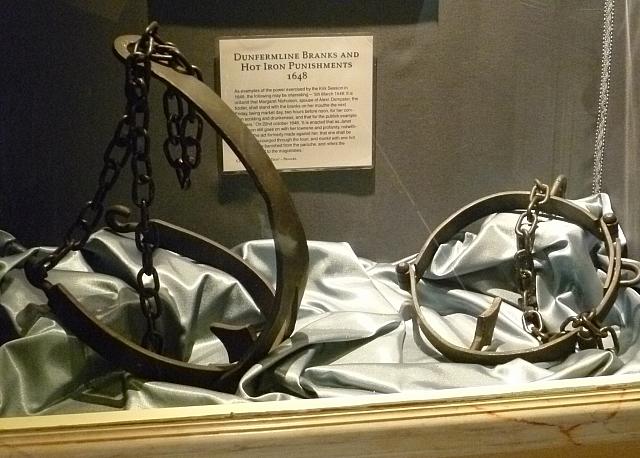 Scottish branks (Scold's Bridles) di Dunfermline utilizzate nel 1648 dai protestanti scozzesi per le pubbliche punizioni