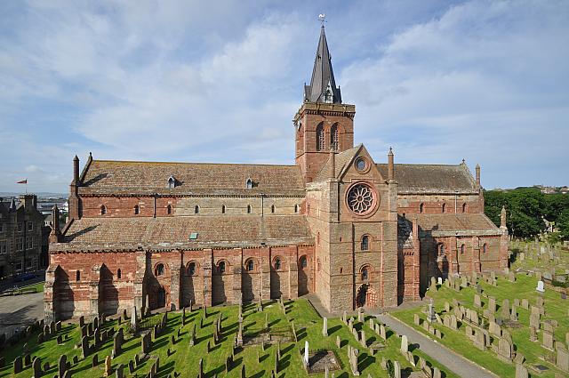 St Magnus Cathedral in Kirkwall (una delle due cattedrali non distrutte dalla riforma)