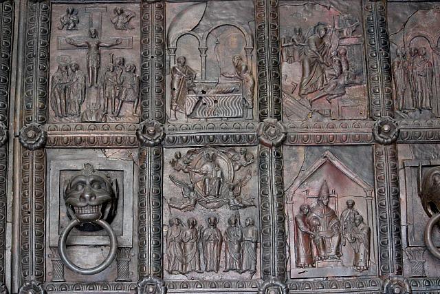 Puerta de bronce Benevento 03