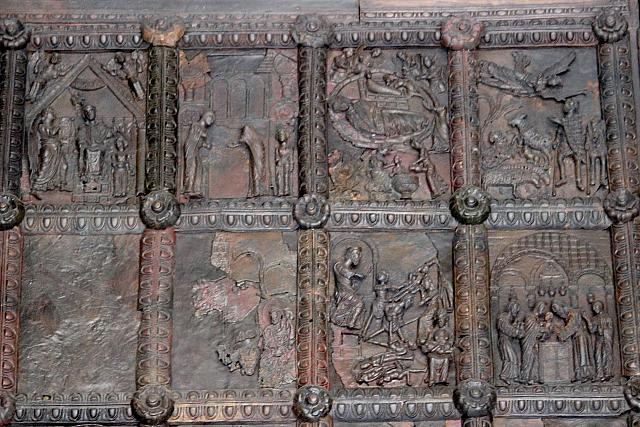 Puerta de bronce Benevento 04
