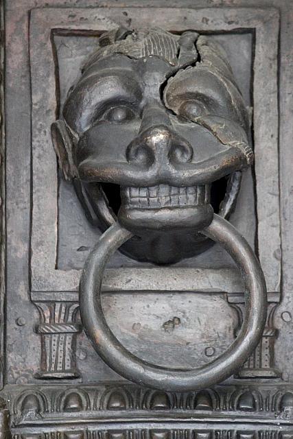 Puerta de bronce Benevento 11
