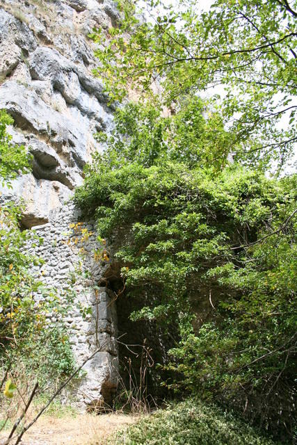 Convento diroccato nella discesa verso le gole di Celano