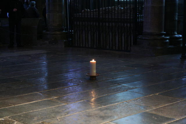 Canterbury, Cattedrale, il luogo presunto della tomba di Thomas Becket, poi devastata da Enrico VIII