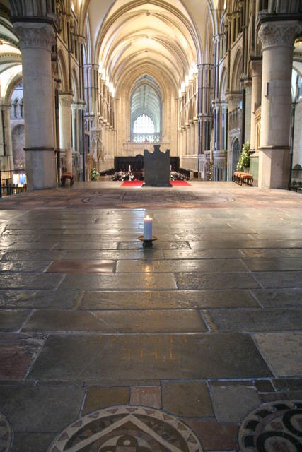 Canterbury, Cattedrale, il luogo presunto della tomba di Thomas Becket, poi devastata da Enrico VIII