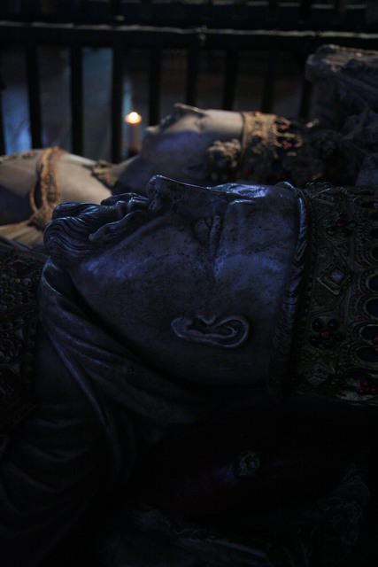 Canterbury, Cattedrale, il luogo presunto della tomba di Thomas Becket, poi devastata da Enrico VIII