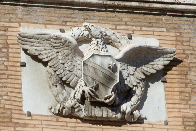 Stemma di Bonaparte di Canino. Palazzo Bonaparte, abitazione di Maria Letizia, madre di Napoleone, dopo il Congresso di Vienna