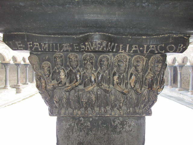 Capitello 19 lato Ovest