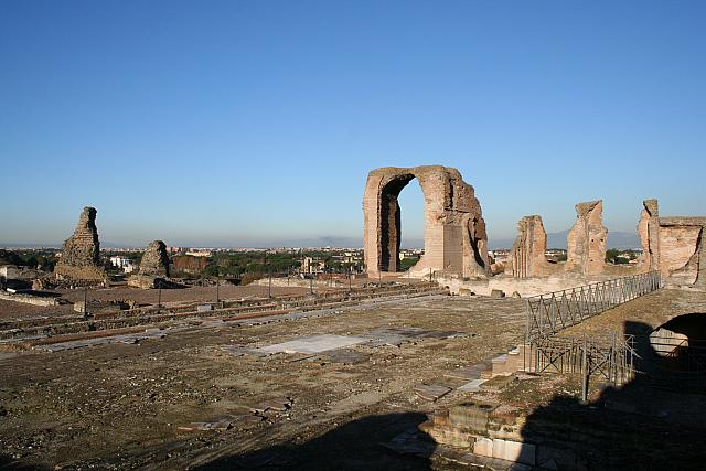 Grande cortile lastricato del settore di rappresentanza