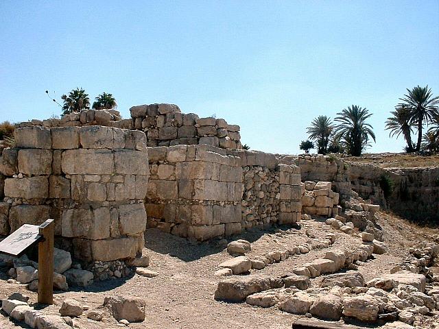 Meghiddo: porta a tenaglia