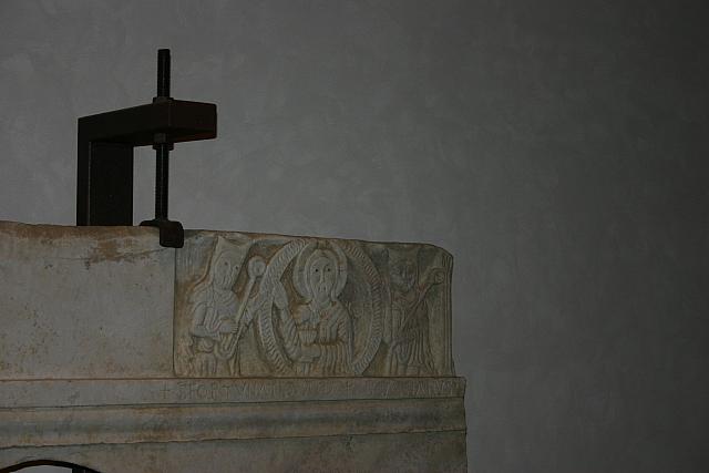 Todi, Lastra marmorea con Cristo tra i santi Fortunato e Cassiano (Museo Civico)