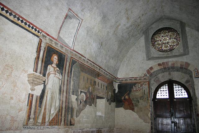 Assisi, S.Damiano, affresco con il buco attraverso il quale Francesco avrebbe gettato i soldi per ricostruire la chiesa