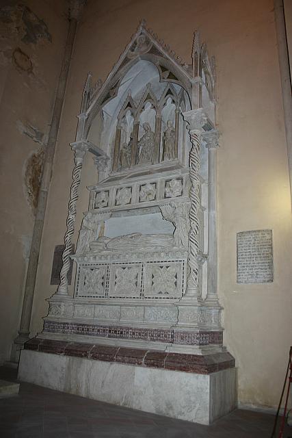 Perugia, S.Domenico, monumento sepolcrale di Benedetto XI, ultimo Papa pre-avignonese (seguaci di Arnolfo o di Lorenzo Maitani?)