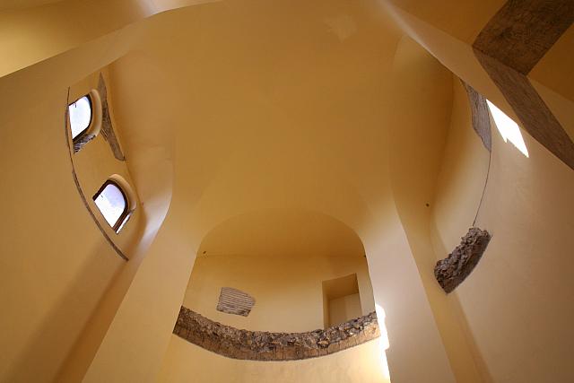 Porta S.Sebastiano, all'inizio della via Appia: interno di una delle due torri