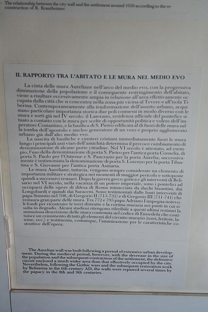 Pannello esplicativo sul rapporto fra mura e città nel Medioevo