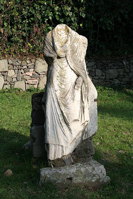 Statua lungo l'Appia antica