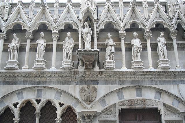 Santa Maria della Spina: Cristo in mezzo ai profeti