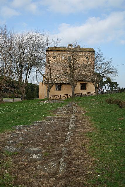 L'Arco di Costantino ed, in primo piano, la via Flaminia